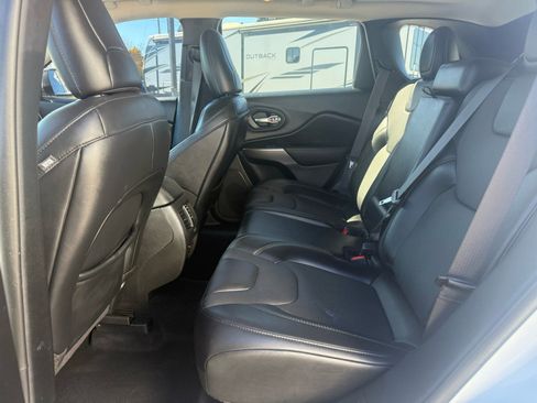 Used 2021 Jeep Cherokee Limited image 12