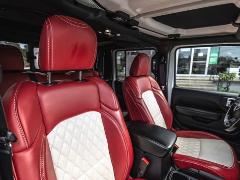 Used 2021 Jeep Gladiator Willys image 29
