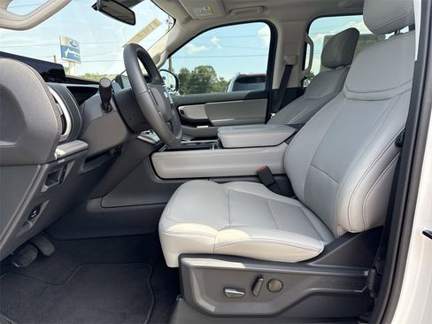 New 2025 Ford Expedition Active image 11