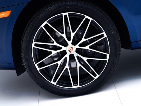 Certified 2026 Porsche Macan AWD/4WD image 12