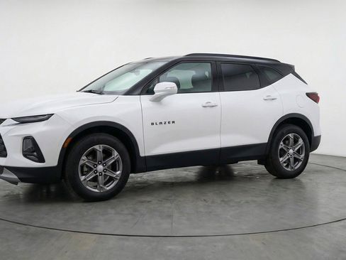 Used 2025 Chevrolet Blazer LT FWD image 3