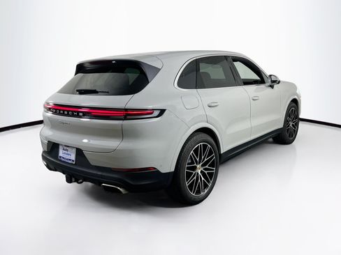 Used 2024 Porsche Cayenne AWD/4WD image 5