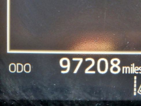 Used 2018 Toyota Camry LE image 28