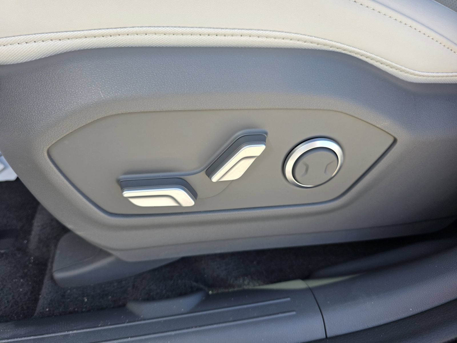 New 2026 Hyundai Santa Fe SEL FWD image 15