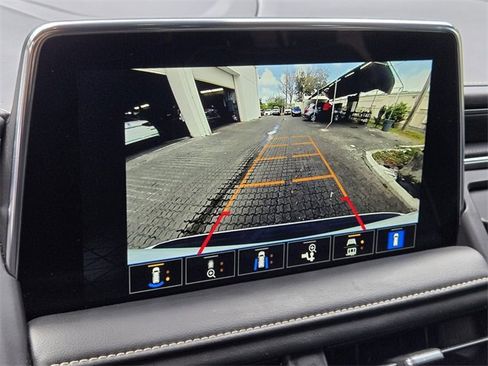 Used 2023 GMC Yukon SLT w/ SLT Premium Package image 24