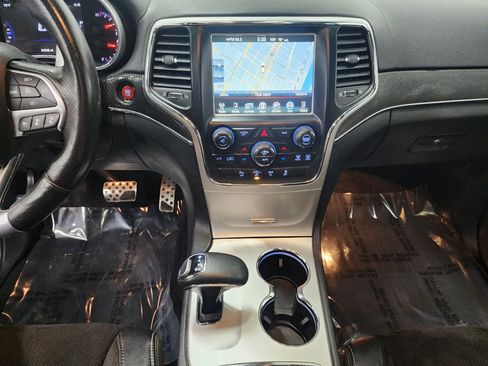 Used 2015 Jeep Grand Cherokee SRT w/ Luxury Group II AWD/4WD image 17