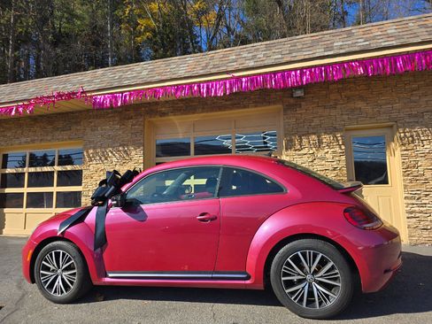 Used 2017 Volkswagen Beetle #PinkBeetle image 4