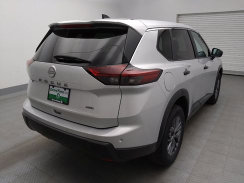 Used 2024 Nissan Rogue S AWD/4WD image 9