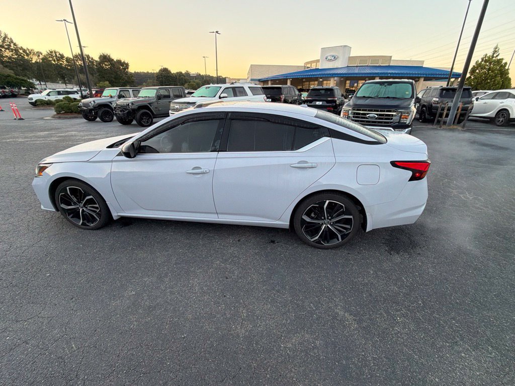 Used 2024 Nissan Altima 2.5 SR w/ SR Premium Package FWD image 23