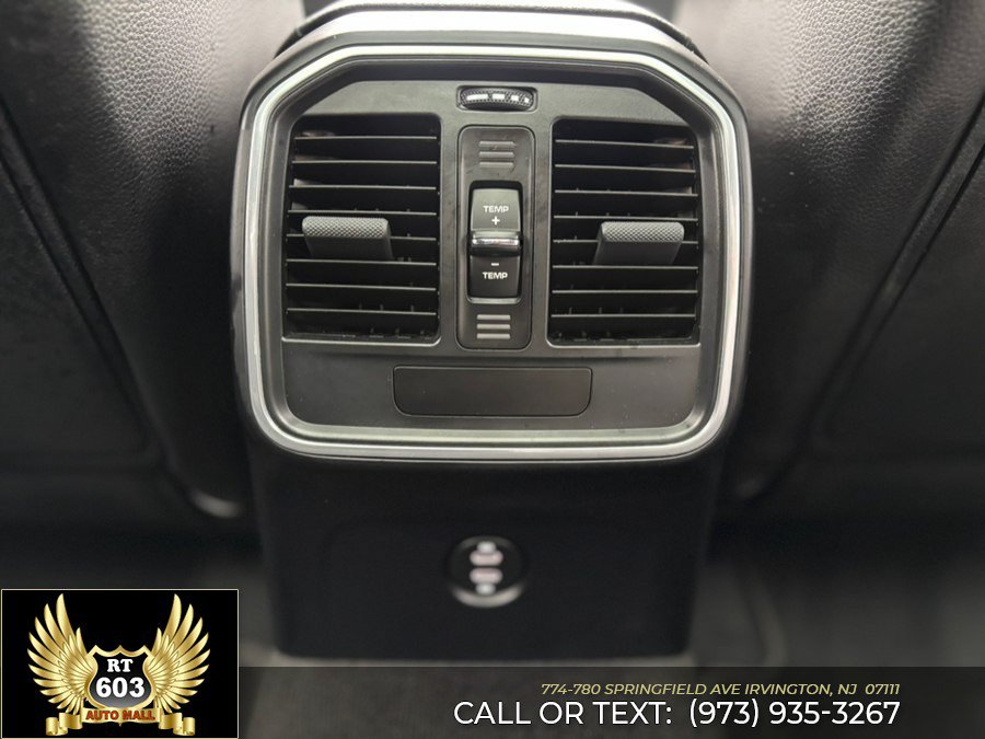 Used 2021 Porsche Macan AWD/4WD image 13