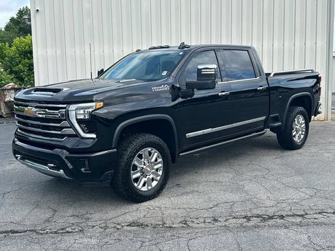 Used 2024 Chevrolet Silverado 2500 High Country w/ High Country Premium Package AWD/4WD image 2