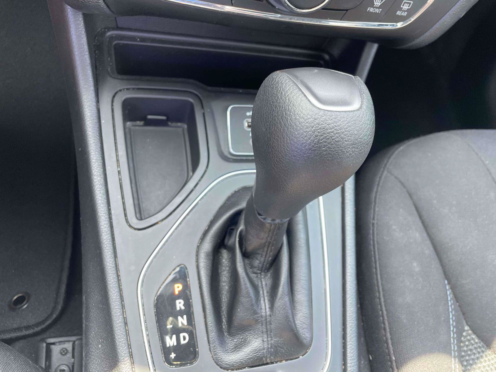 Used 2020 Jeep Cherokee Latitude w/ Cold Weather Group FWD image 16