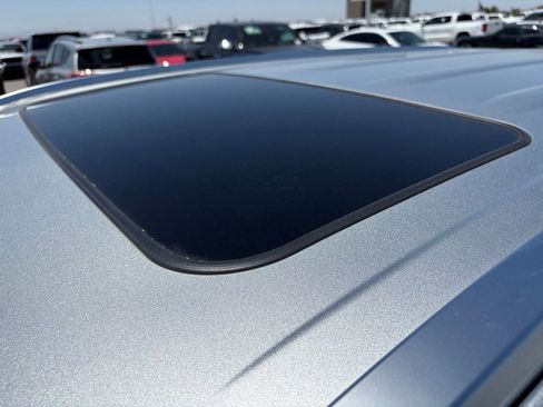 Used 2023 Toyota Highlander Limited FWD image 6