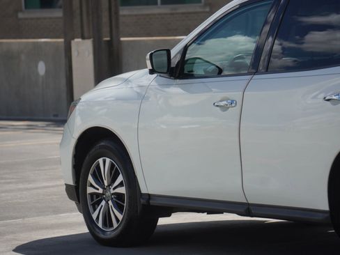 Used 2017 Nissan Pathfinder SL image 25