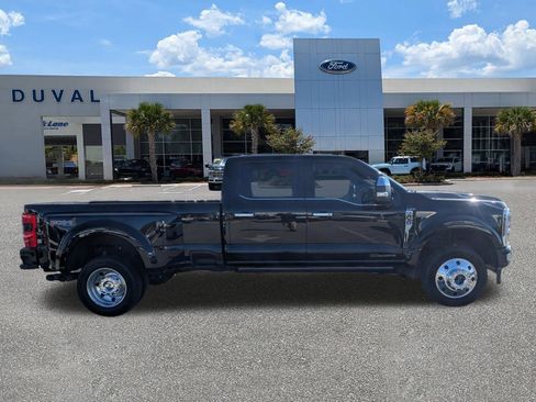 Used 2024 Ford F450 Platinum w/ FX4 Off-Road Package image 3