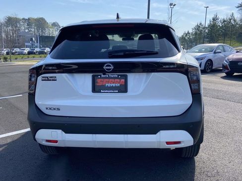 Used 2025 Nissan Kicks SV FWD image 4