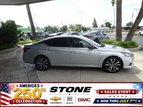 Used 2021 Nissan Altima 2.5 SR FWD image 8