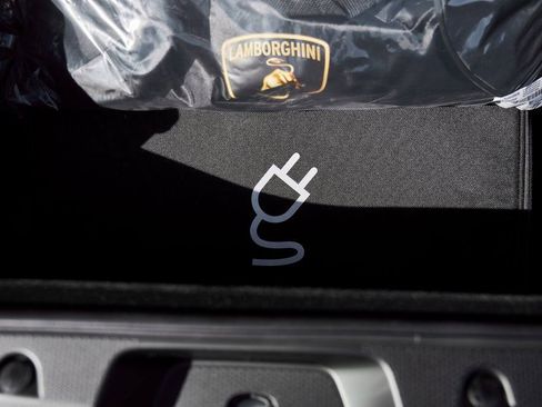 Used 2025 Lamborghini Revuelto AWD/4WD image 21