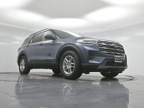 New 2026 Ford Explorer Active RWD image 3
