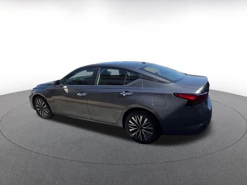 Used 2025 Nissan Altima 2.5 SV image 15