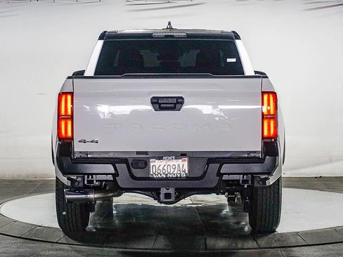 Certified 2024 Toyota Tacoma SR5 AWD/4WD image 10