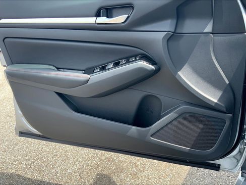 New 2025 Nissan Altima 2.5 SR w/ SR Premium Package image 18