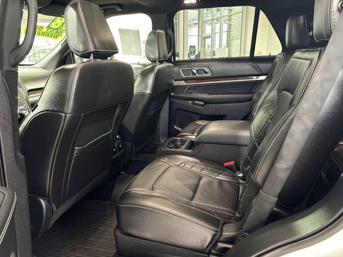 Used 2018 Ford Explorer Platinum image 23