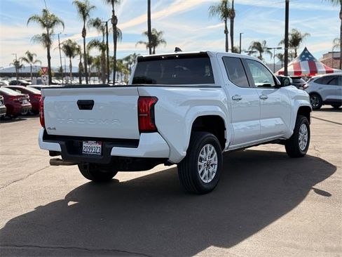 Used 2025 Toyota Tacoma SR5 image 5
