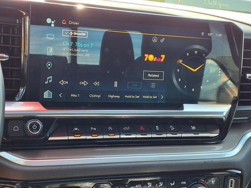 Used 2022 Chevrolet Silverado 1500 High Country w/ Technology Package image 19