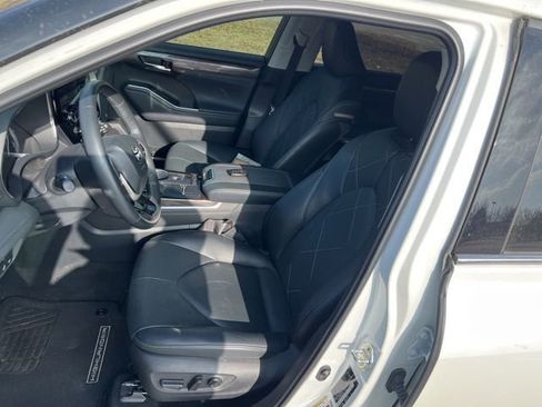 Used 2022 Toyota Highlander Platinum image 7