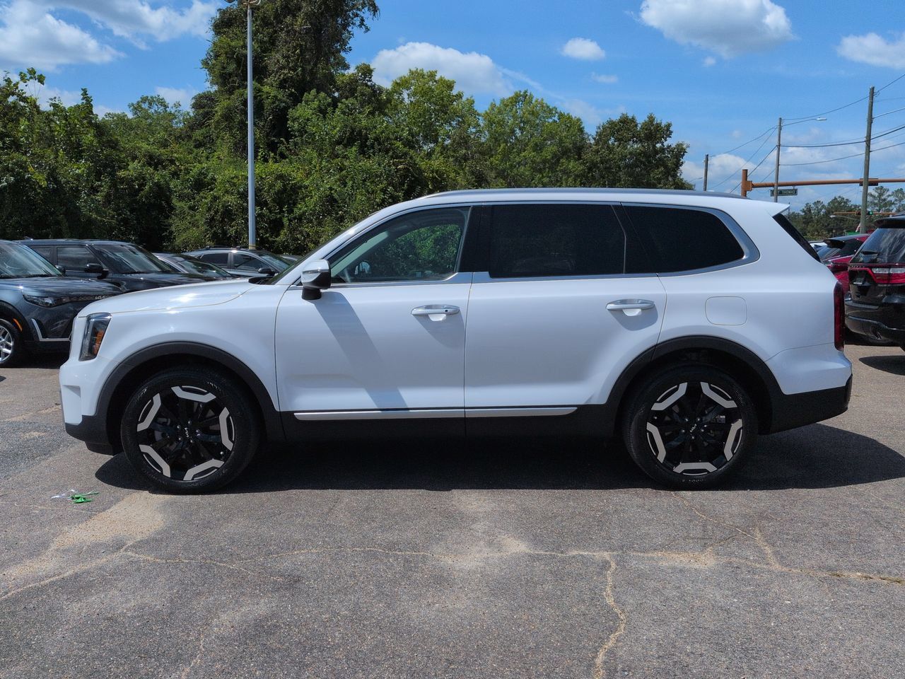 Used 2024 Kia Telluride S w/ S Sunroof Package FWD image 8