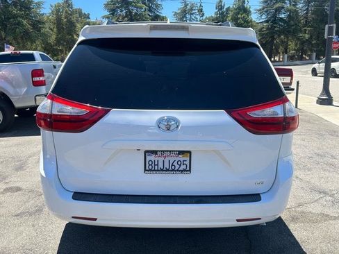 Used 2019 Toyota Sienna LE w/ Carpet Mat Package FWD image 4