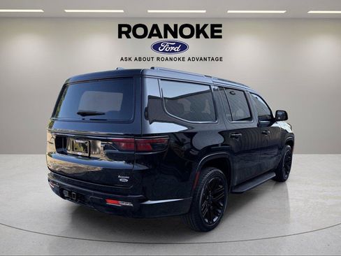 Used 2022 Jeep Wagoneer Series II AWD/4WD image 11