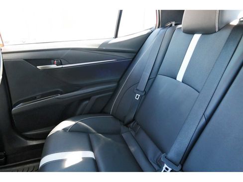 Used 2025 Toyota Camry SE image 9