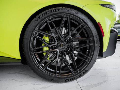 Used 2020 Aston Martin V8 Vantage Coupe RWD image 33