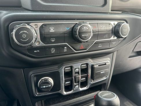 Used 2023 Jeep Gladiator Sport image 17