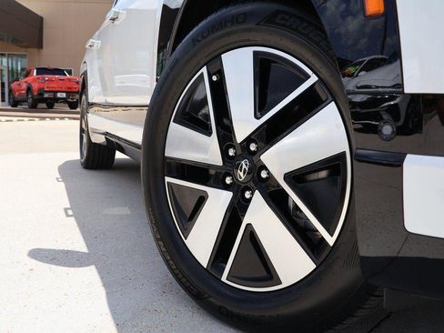 New 2026 Hyundai Ioniq 9 SEL image 17