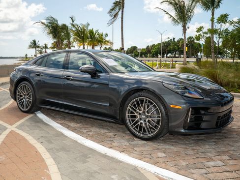 Used 2024 Porsche Panamera w/ Premium Package RWD image 5