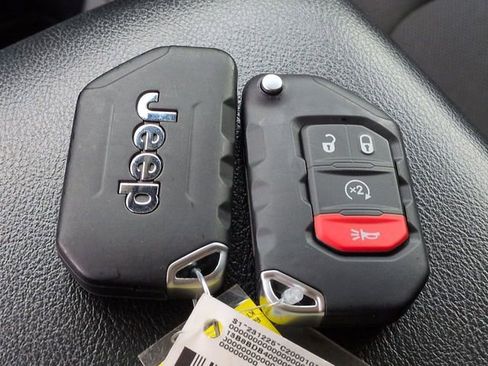 Used 2023 Jeep Wrangler Unlimited w/ Cold Weather Group AWD/4WD image 38