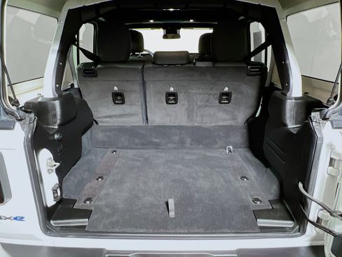 Used 2024 Jeep Wrangler Unlimited AWD/4WD image 22