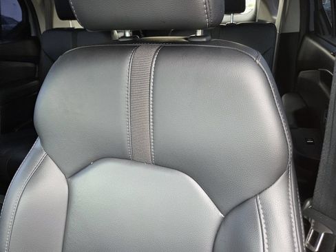 Certified 2025 Honda Pilot Touring image 18