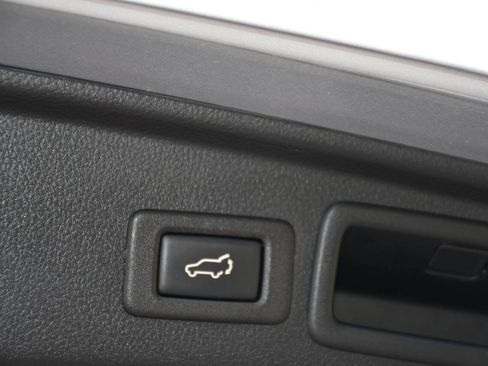Used 2017 Subaru Forester 2.5i Limited AWD/4WD image 19