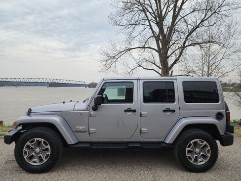 Used 2013 Jeep Wrangler Unlimited Sahara w/ Dual Top Group AWD/4WD image 2