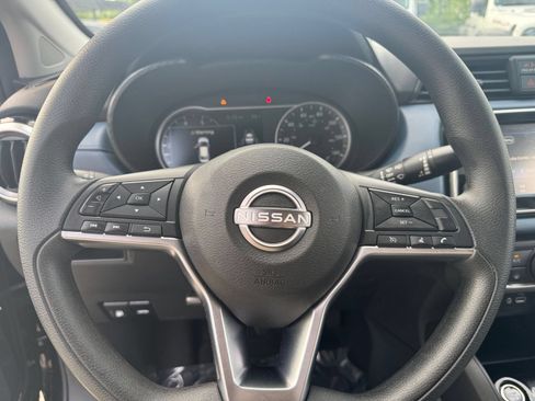 Used 2025 Nissan Versa SV FWD image 25