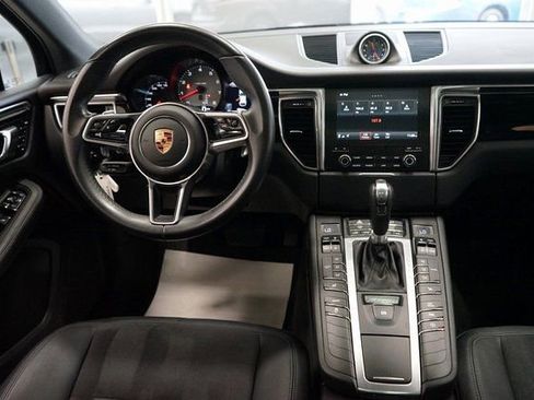 Used 2017 Porsche Macan S image 11