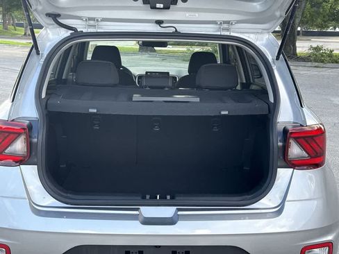 Used 2024 Hyundai Venue SEL FWD image 25