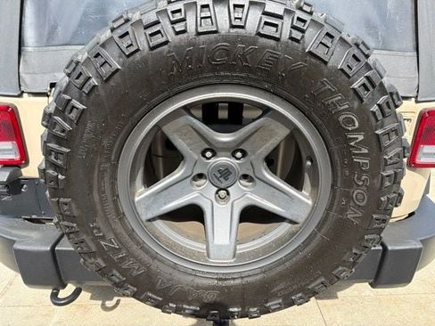 Certified 2016 Jeep Wrangler Unlimited Rubicon w/ Connectivity Group AWD/4WD image 11