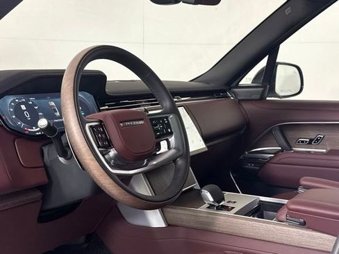 New 2025 Land Rover Range Rover SE image 38