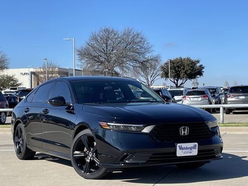 Used 2025 Honda Accord Sport image 2