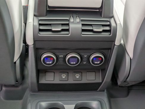 Used 2025 Land Rover Defender 130 S image 29